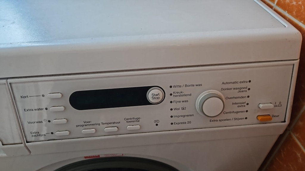 Miele wasmachine W 5821, Ophalen, Gebruikt, Voorlader, 85 tot 90 cm