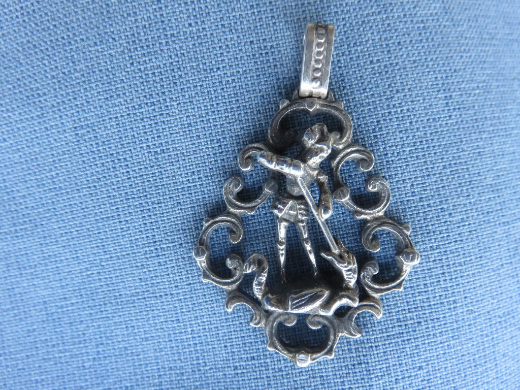 Hanger - strijdende ridder tegen draak in zilver - ca. 1900, Ophalen of Verzenden, Zilver, Hanger