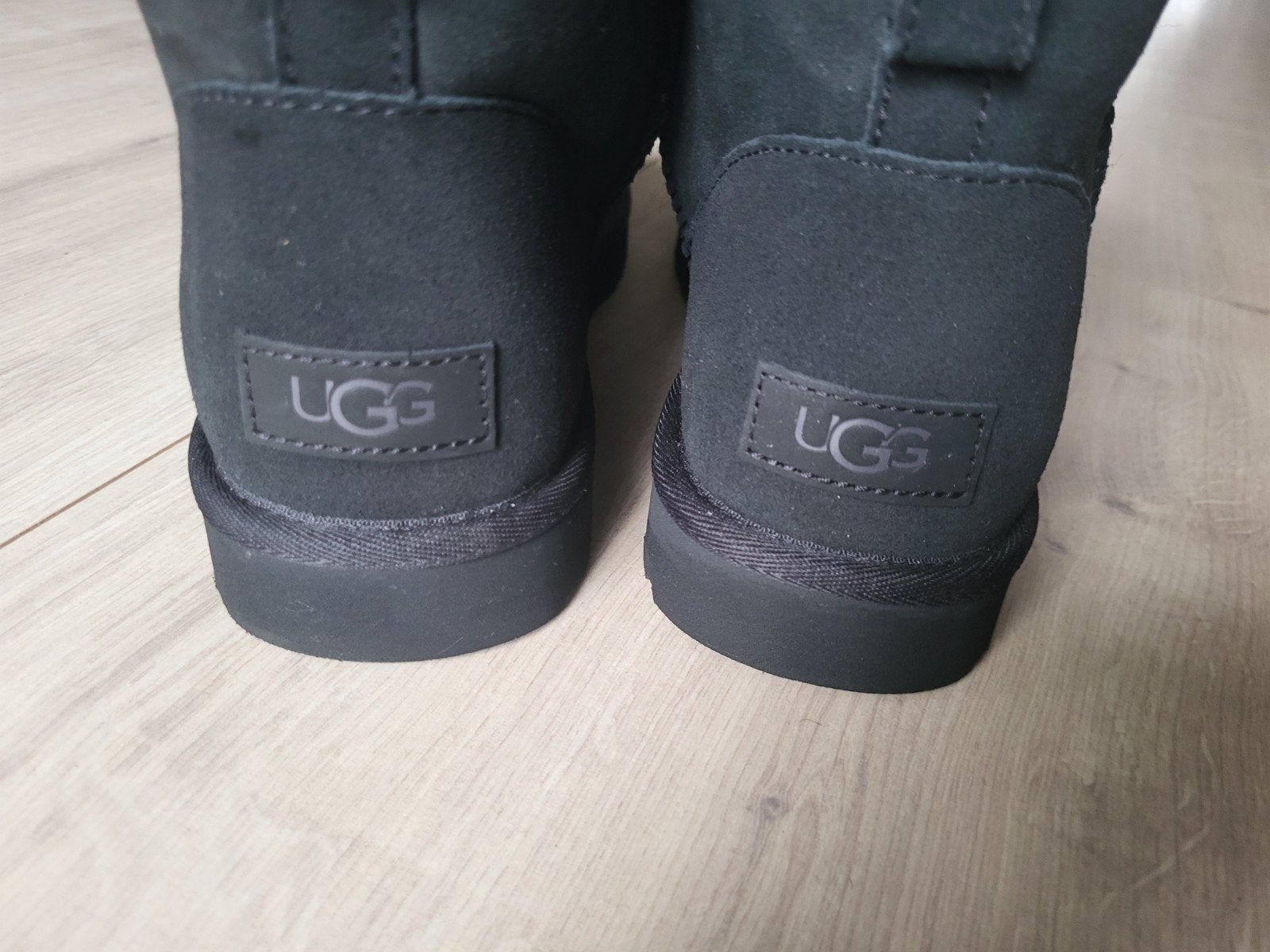 Zwarte UGG Classic Mini Laarzen - Maat 40, Kleding | Dames, Schoenen, UGG, Zwart, Lage of Enkellaarzen, Ophalen of Verzenden