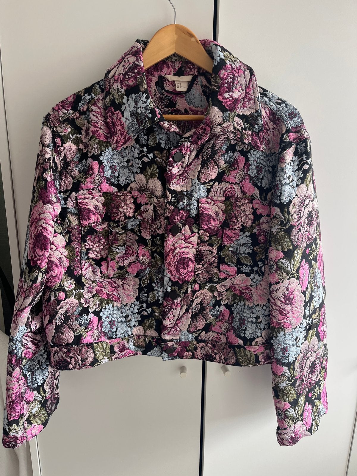 H&M Bloemenprint spijkerjasje - Maat 44 (L), Ophalen of Verzenden, Zo goed als nieuw, Maat 42/44 (L), Meerkleurig