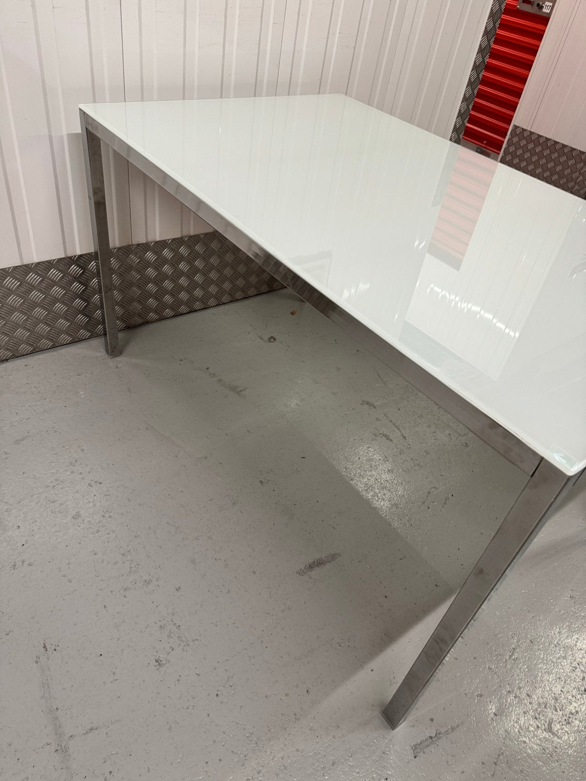 Ikea Tosby eetkamertafel - Melkglas & Chroom - 135x85, Huis en Inrichting, Tafels | Eettafels, Ophalen, 100 tot 150 cm, 50 tot 100 cm