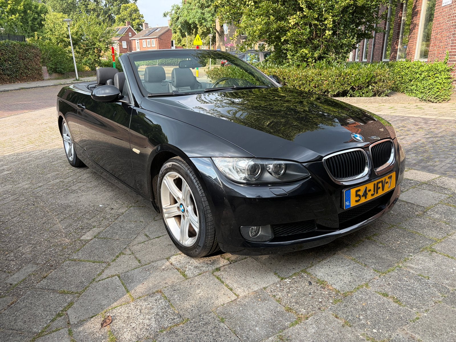 BMW 320i Cabrio Automaat | Orig-NL | Sportstoelen | Topstaat, Automaat, Achterwielaandrijving, 1995 cc, Zwart