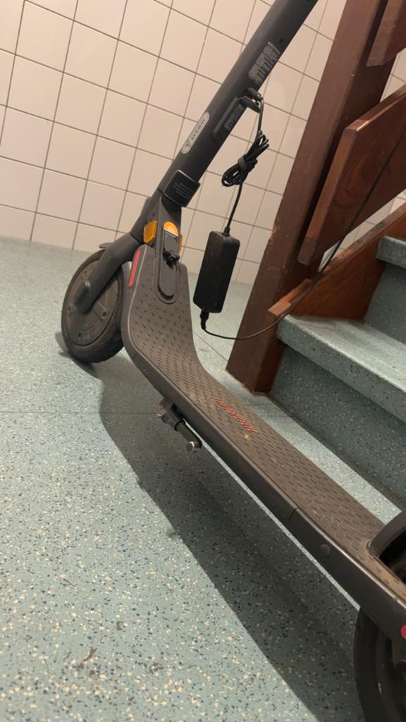 Ninebot elektrische step (E-scooter), Fietsen en Brommers, Steps, Ophalen of Verzenden, Zo goed als nieuw, Elektrische step (E-scooter)