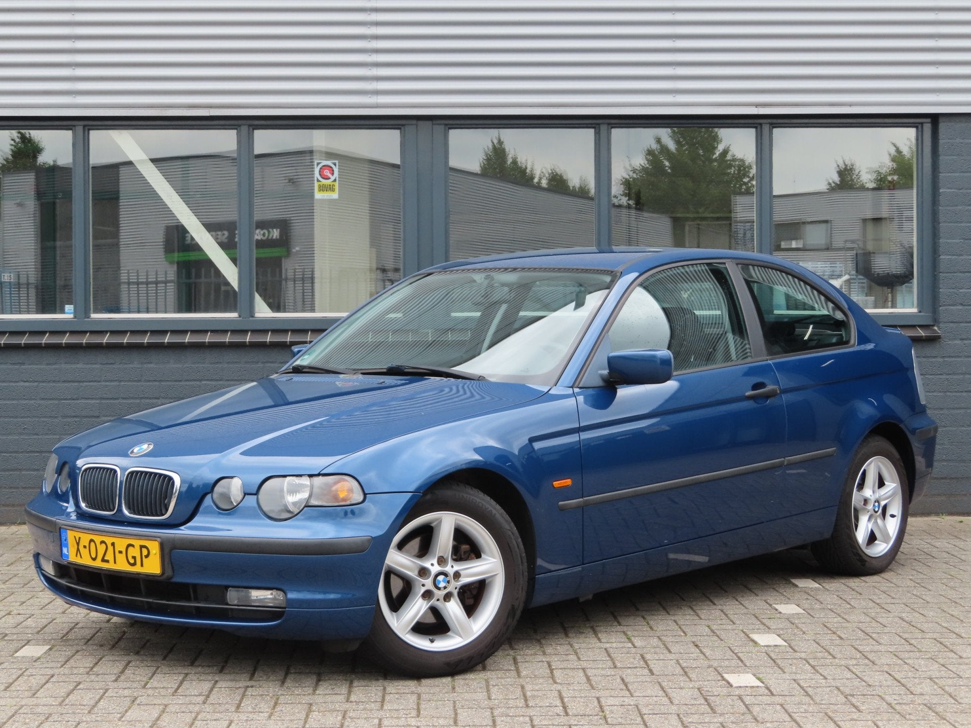 BMW 3 Serie Compact 318ti (bj 2002), Auto's, Zwart, Blauw, Bedrijf, Handgeschakeld