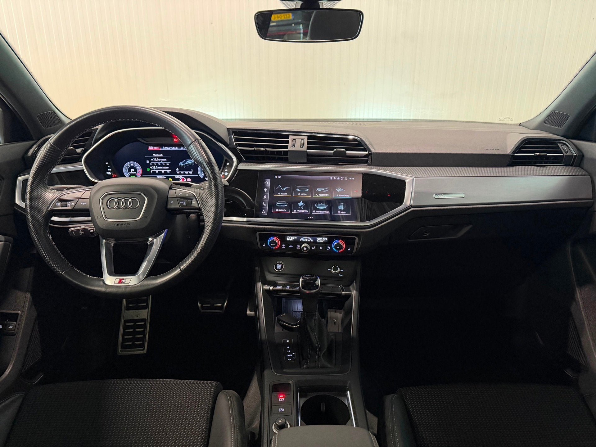 Audi Q3 Sportback 45 TFSI e S Edition | PANO | KEYLESS | BLA, Auto's, Gebruikt, Euro 6, 150 pk, Leder en Stof