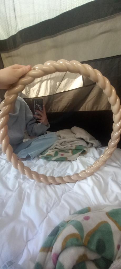 Nieuwe beige spiegel van Action met gedraaide rand, Huis en Inrichting, Rond, Nieuw, Ophalen of Verzenden, Minder dan 100 cm