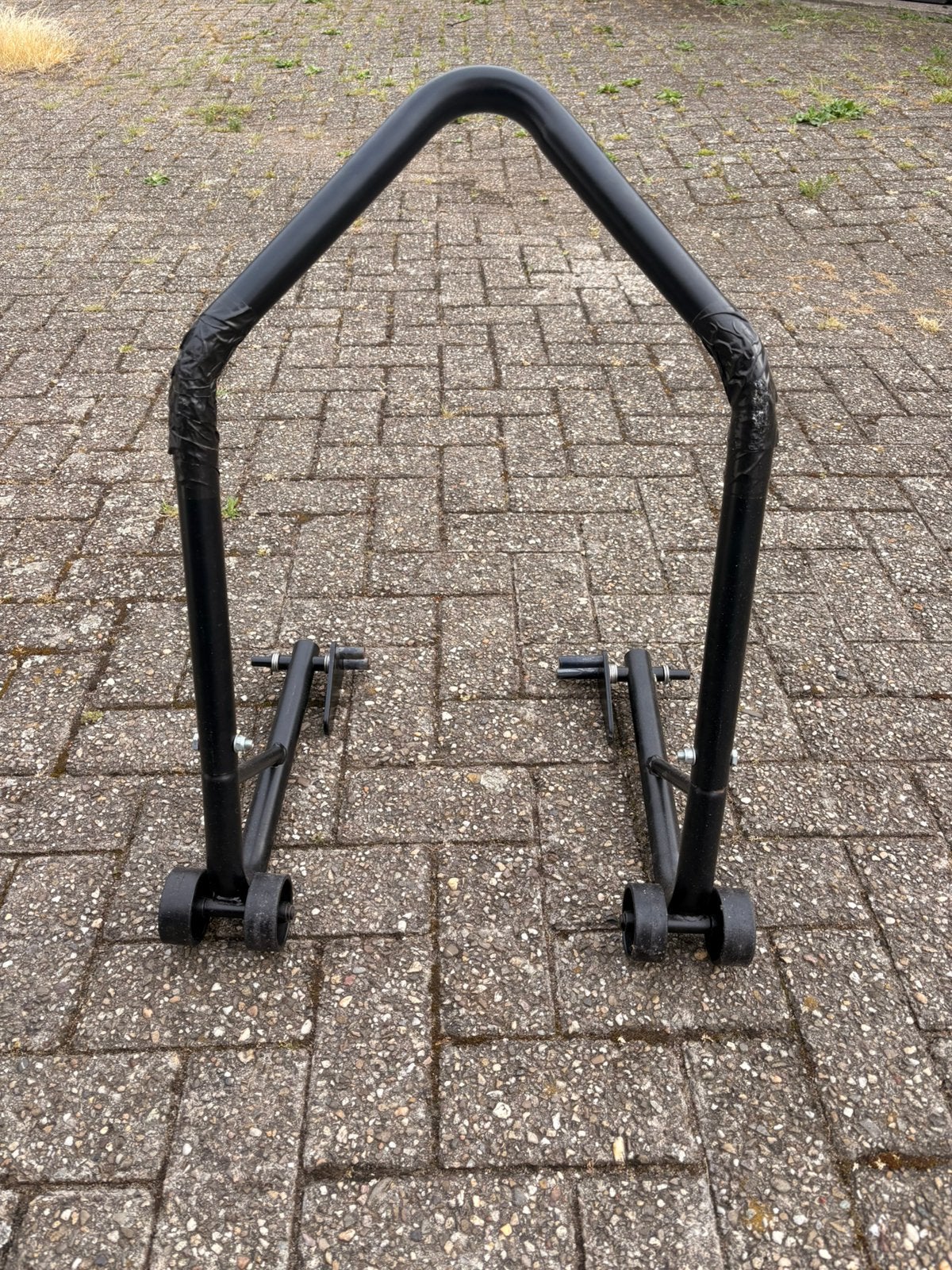 Paddock stand (motor standaard), Motoren, Ophalen