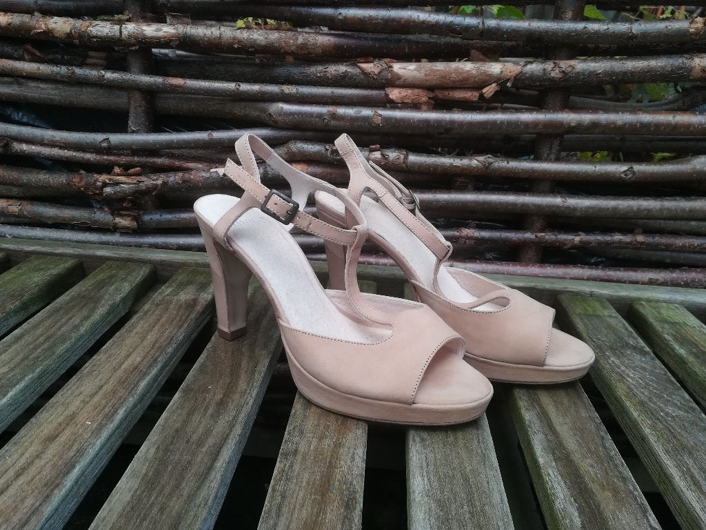 Manfield Pumps Leer Beige maat 37, Beige, Zo goed als nieuw, Manfield, Sandalen of Muiltjes