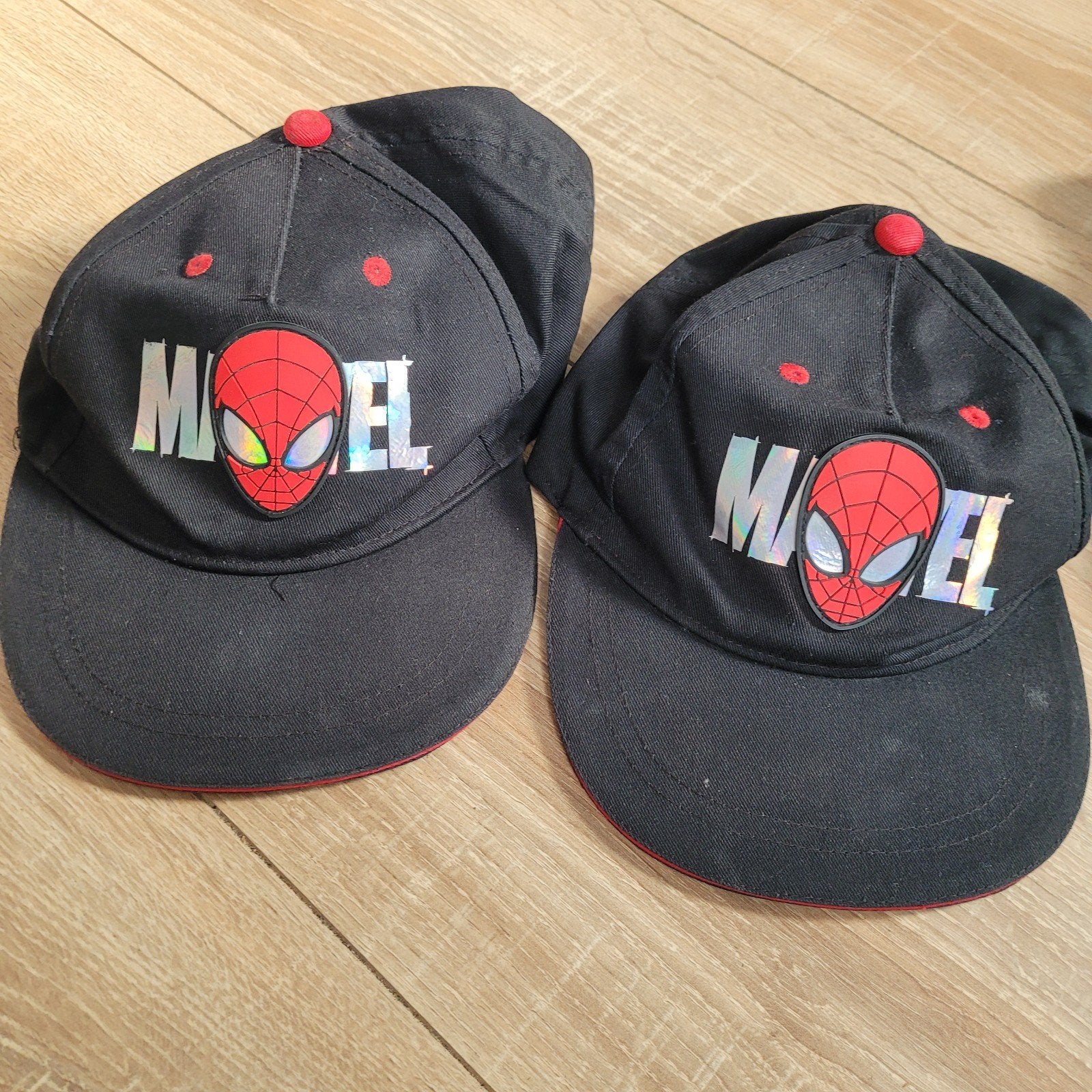 Marvel Spiderman en Superhelden Petten - Maat 50/56, Gebruikt, Jongetje of Meisje, Ophalen of Verzenden, Pet