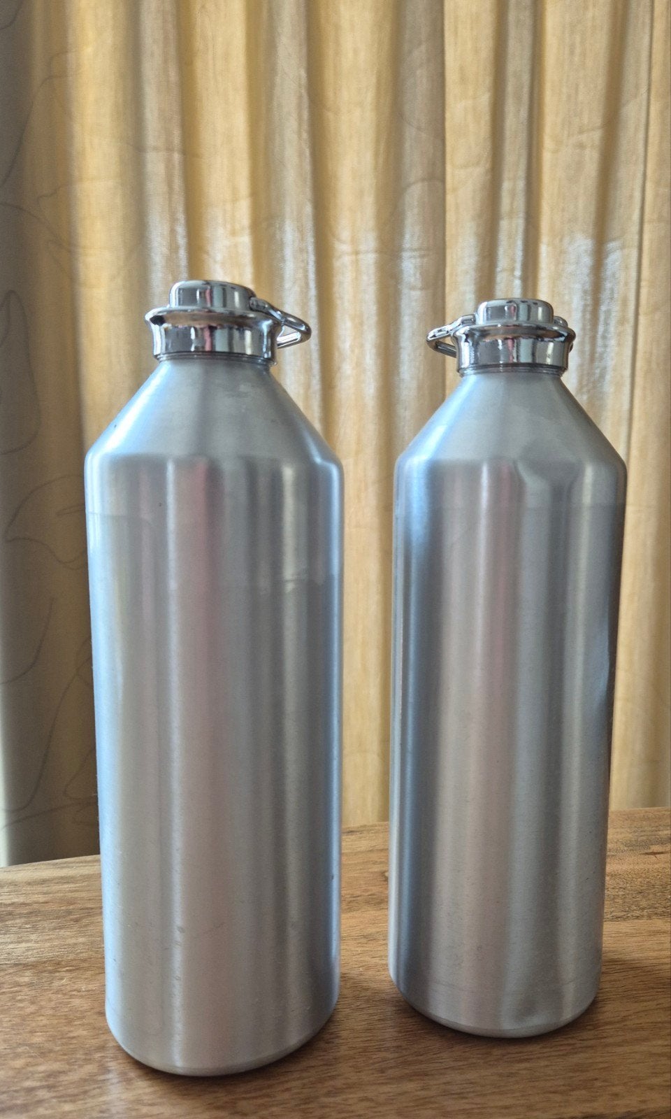 2 aluminium waterkruiken - gebruikt maar in goede staat!, Ophalen of Verzenden, Zo goed als nieuw