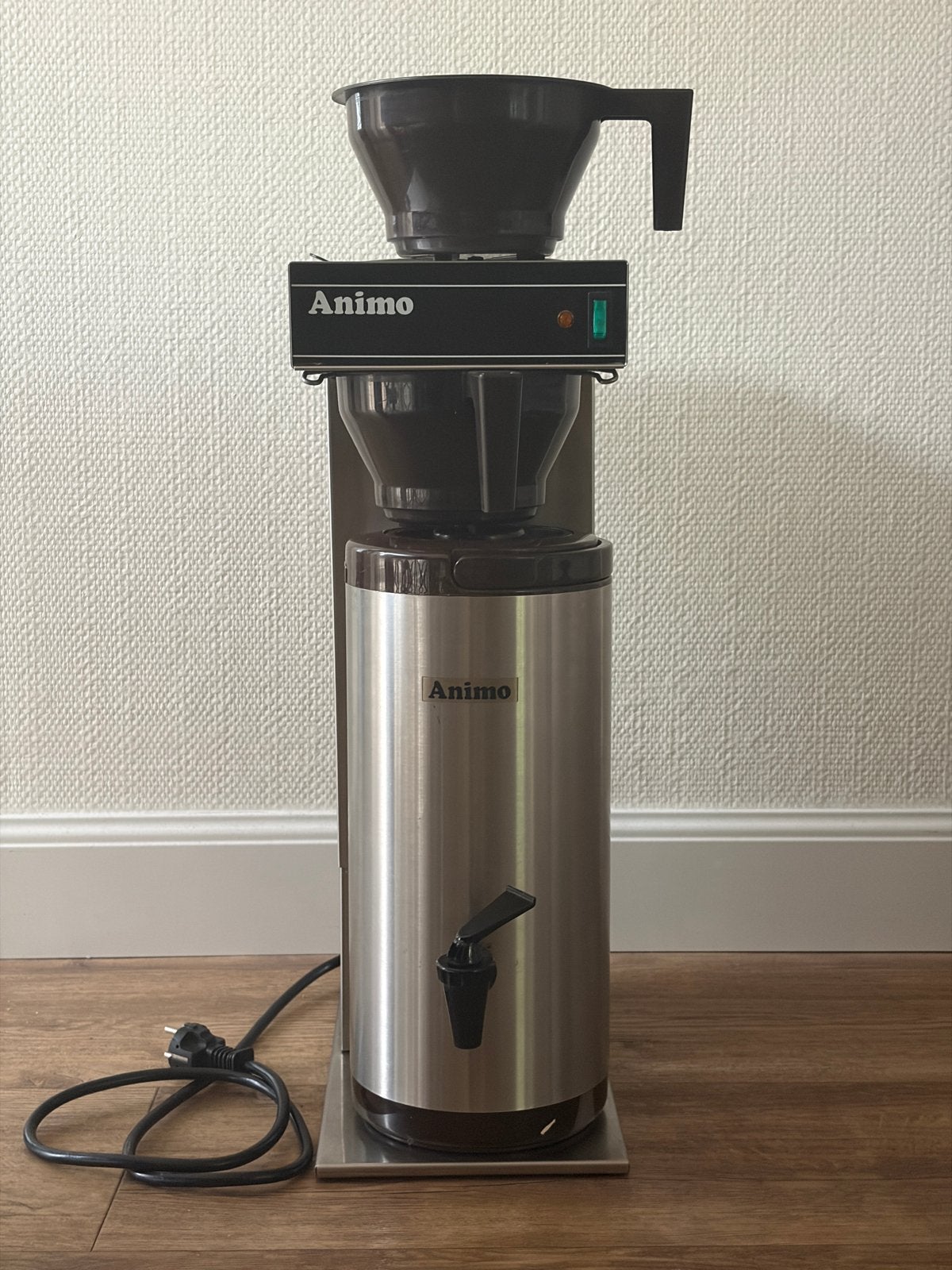 Animo Koffiezetapparaat - Professioneel en Betrouwbaar, Gebruikt, 10 kopjes of meer, Koffiemachine, Gemalen koffie