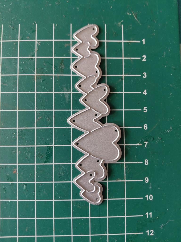 Snijmal hartjes rand - voor kaarten en scrapbooking, Ophalen of Verzenden, Gebruikt, Gereedschap of Toebehoren