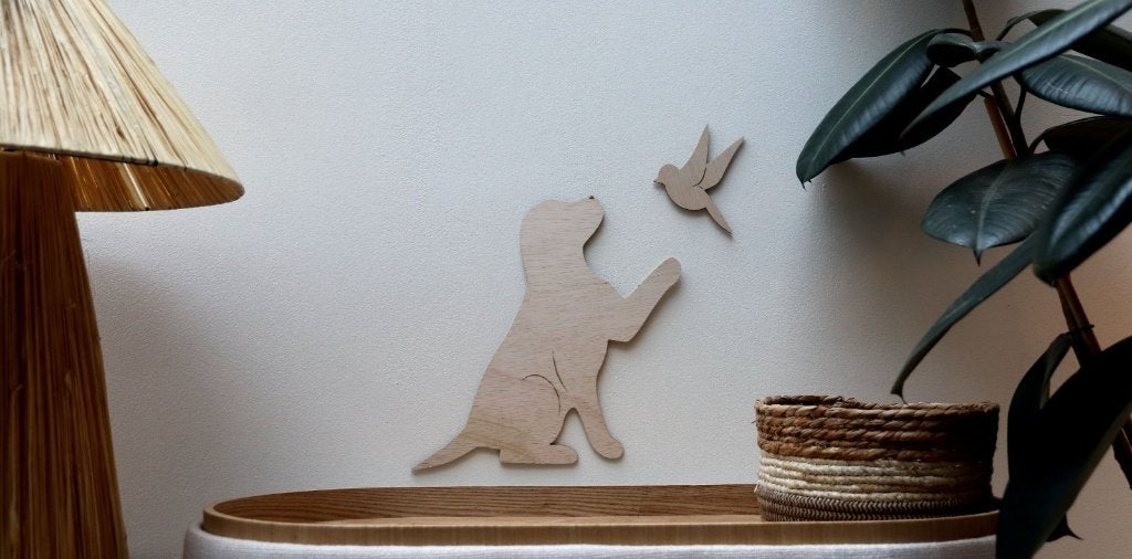 Houten wanddecoratie: Hond en vogel, 30 cm, Hout, Ophalen of Verzenden, Bruin
