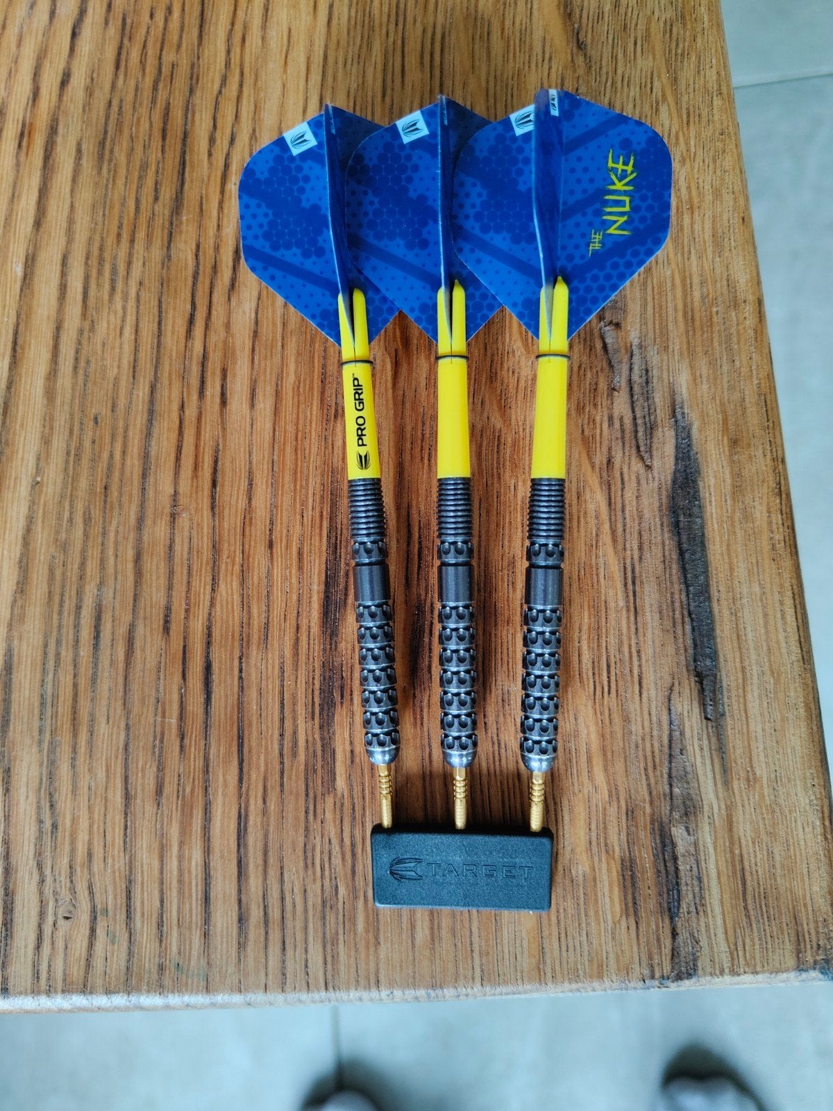 Set van 3 darts met 'The Nuke' flights, Ophalen of Verzenden, Zo goed als nieuw, Pijlen