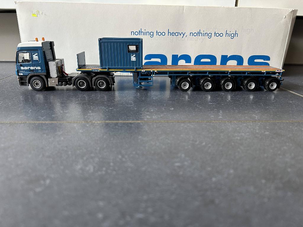 Sarens Mercedes Benz Actros 6x4 & Ballasttrailer WSI 1/50, Hobby en Vrije tijd, Modelauto's | 1:50, Verzenden, Zo goed als nieuw