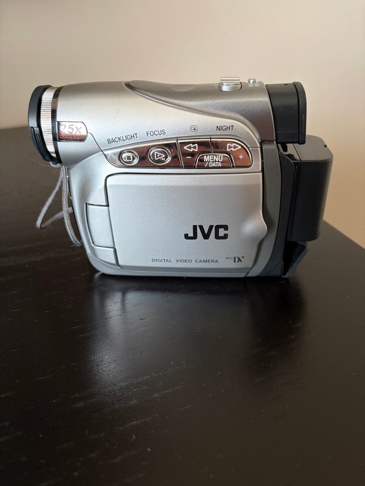 JVC digitale camera GR-D240E uit 2006 compleet met accessoir, Mini dv, Gebruikt, JVC, 20x of meer
