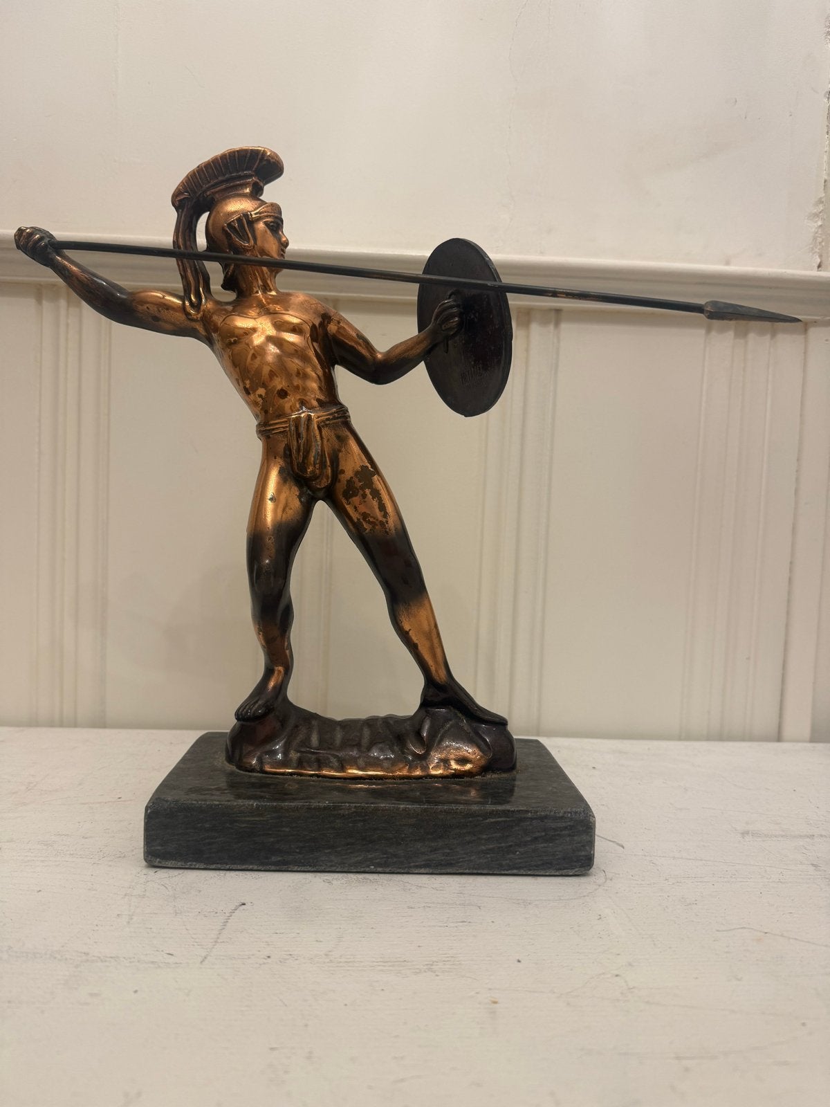 Bronzen beeld Spartaanse krijger op marmeren sokkel, Antiek en Kunst, Ophalen of Verzenden, Brons, 20 - 50 cm, Op sokkel
