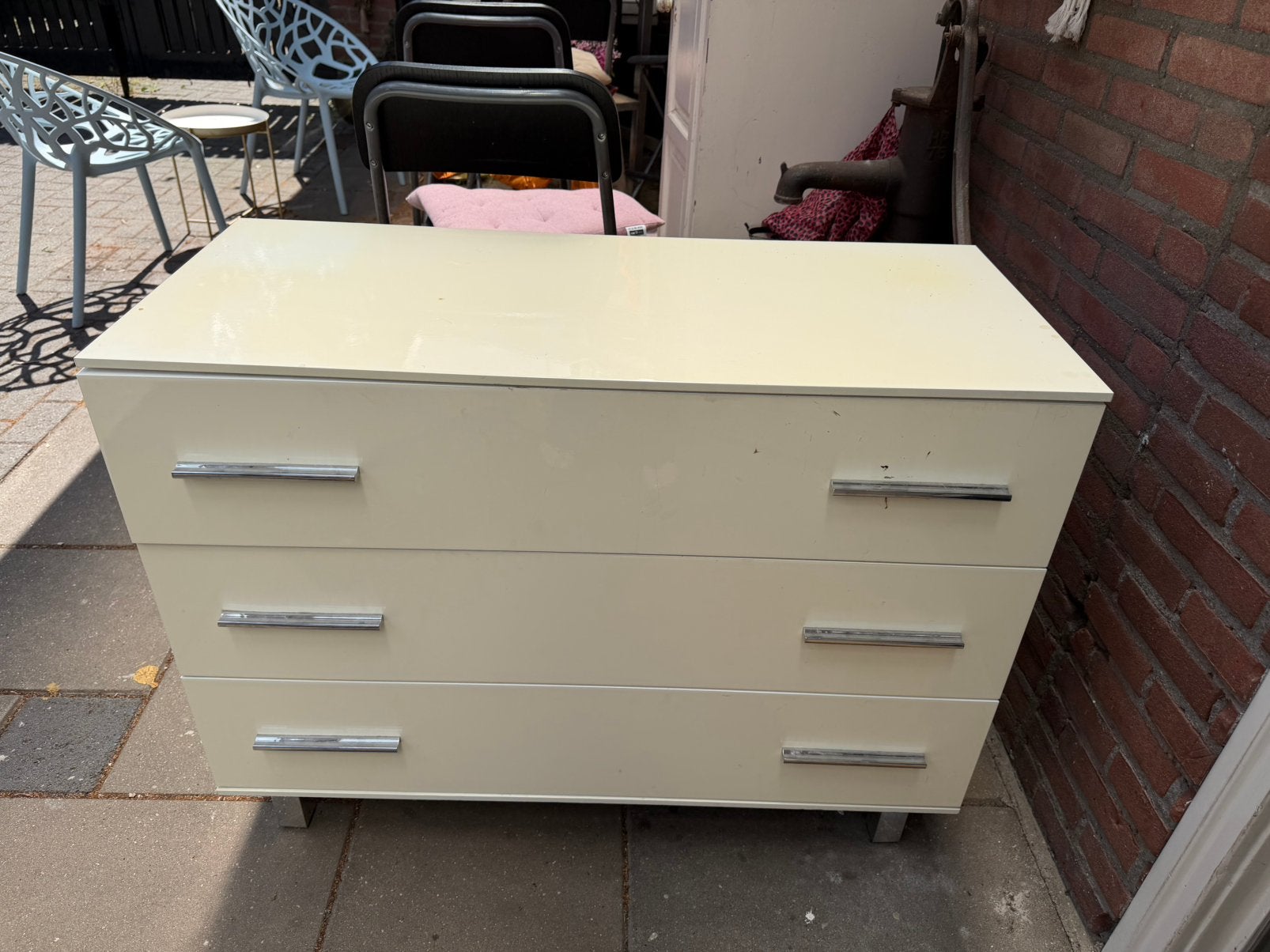 Hoogglans cremewit ladekast, Ophalen, 50 tot 100 cm, Zo goed als nieuw, 3 of 4 laden