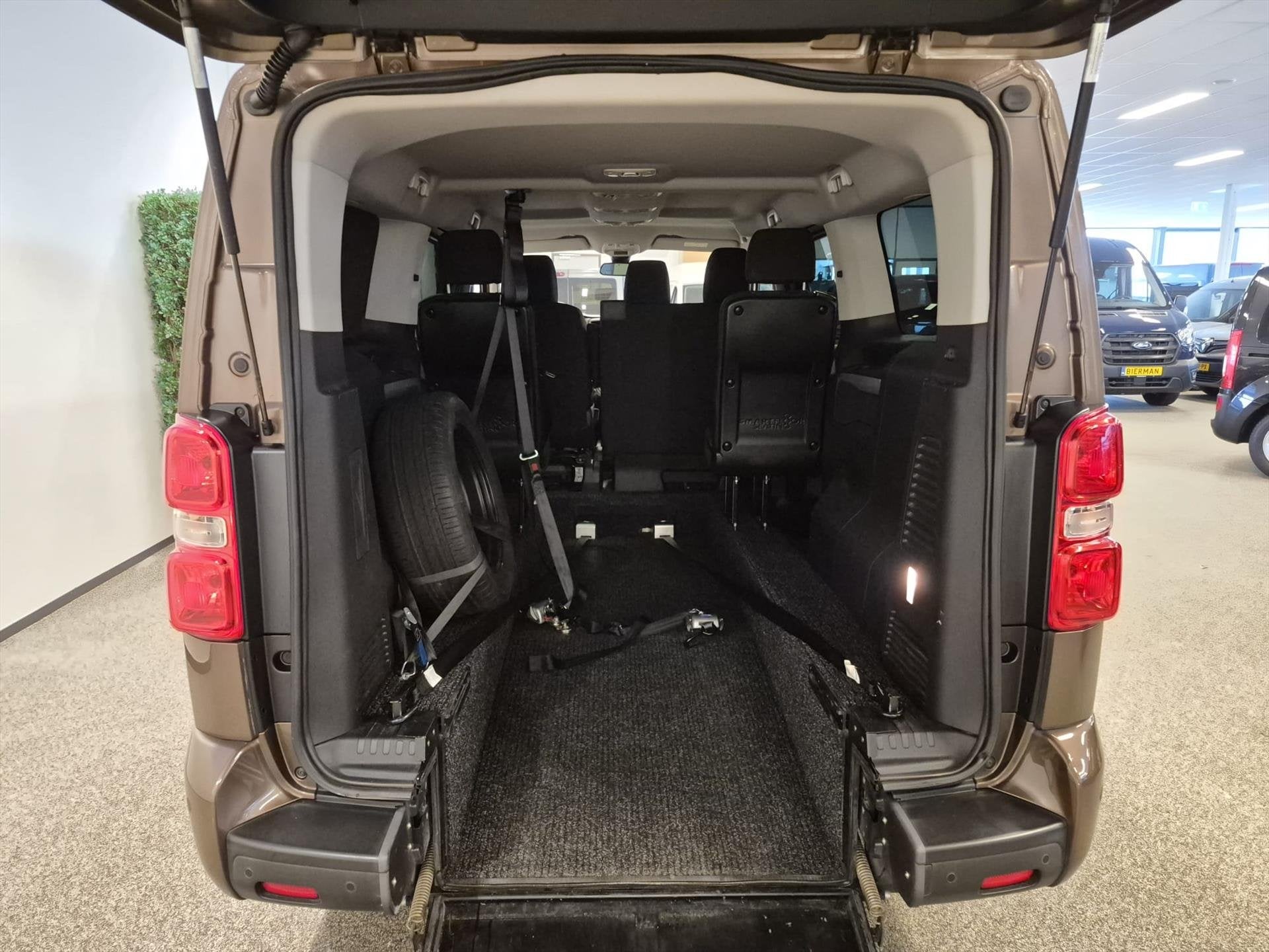 Peugeot Expert L3H1 Rolstoelbus 5+1 XXL-Ombouw 150cm bodemve, Auto's, Stof, Gebruikt, 4 cilinders, Bedrijf