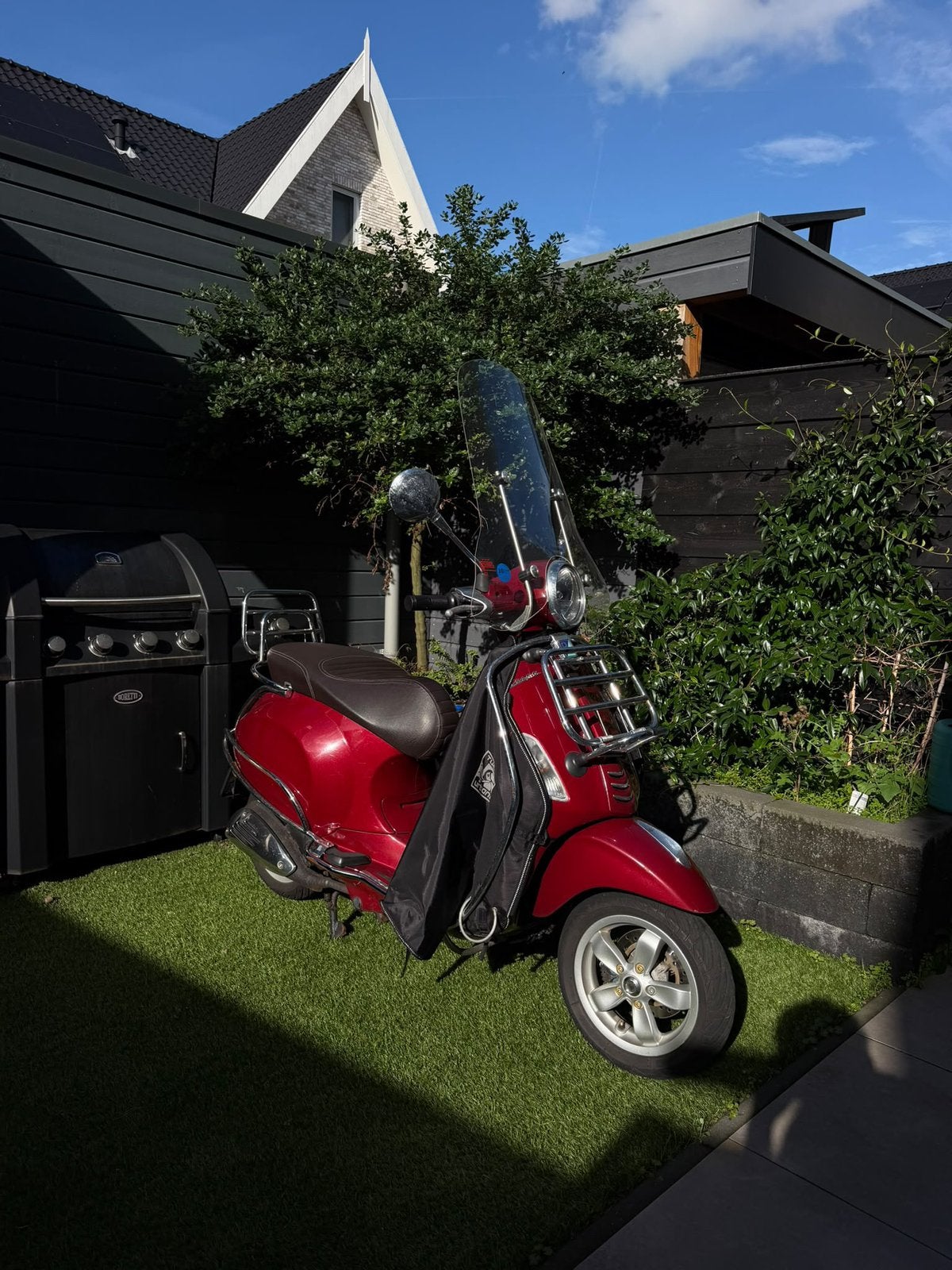 Vespa Primavera 2018, Fietsen en Brommers, Ophalen, Zo goed als nieuw, Benzine, Vespa