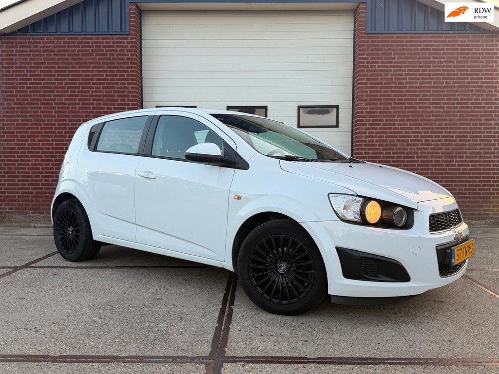 Chevrolet Aveo 1.4 LT Automaat, Auto's, Chevrolet, Euro 5, Gebruikt, 4 cilinders, Origineel Nederlands