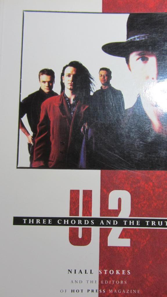 U2 - Three chords and the truth  Boek, Boeken, Muziek, Zo goed als nieuw, Artiest, Ophalen of Verzenden