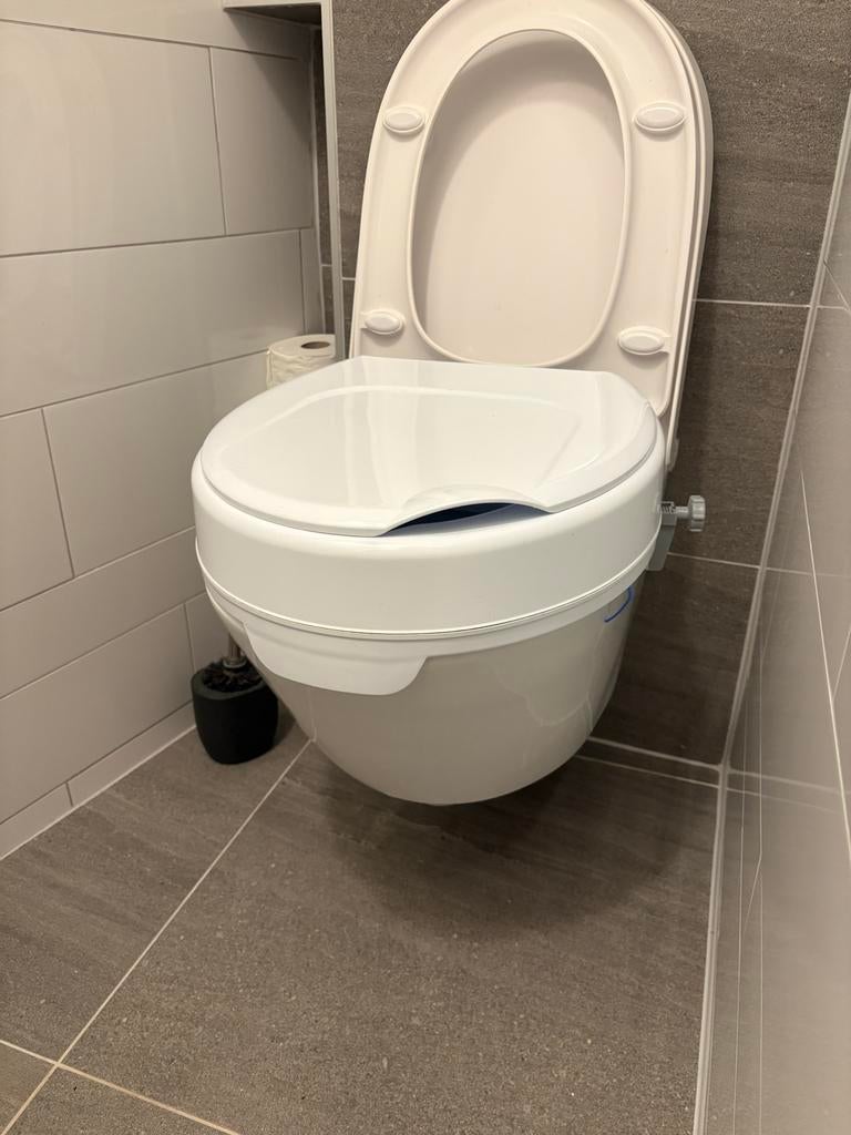 Toilet zitverhoger / zitverhoging, Ophalen, Zo goed als nieuw