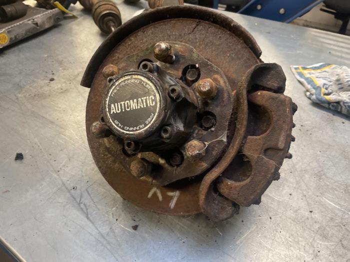 Fusee links-voor van een Nissan Terrano, Gebruikt, -, -, Ophalen of Verzenden