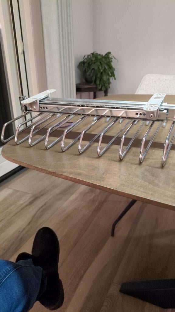Uitschuifbare Broekenhanger - Kast Inventaris, Minder dan 50 cm, Ophalen of Verzenden, Zo goed als nieuw, Minder dan 25 cm