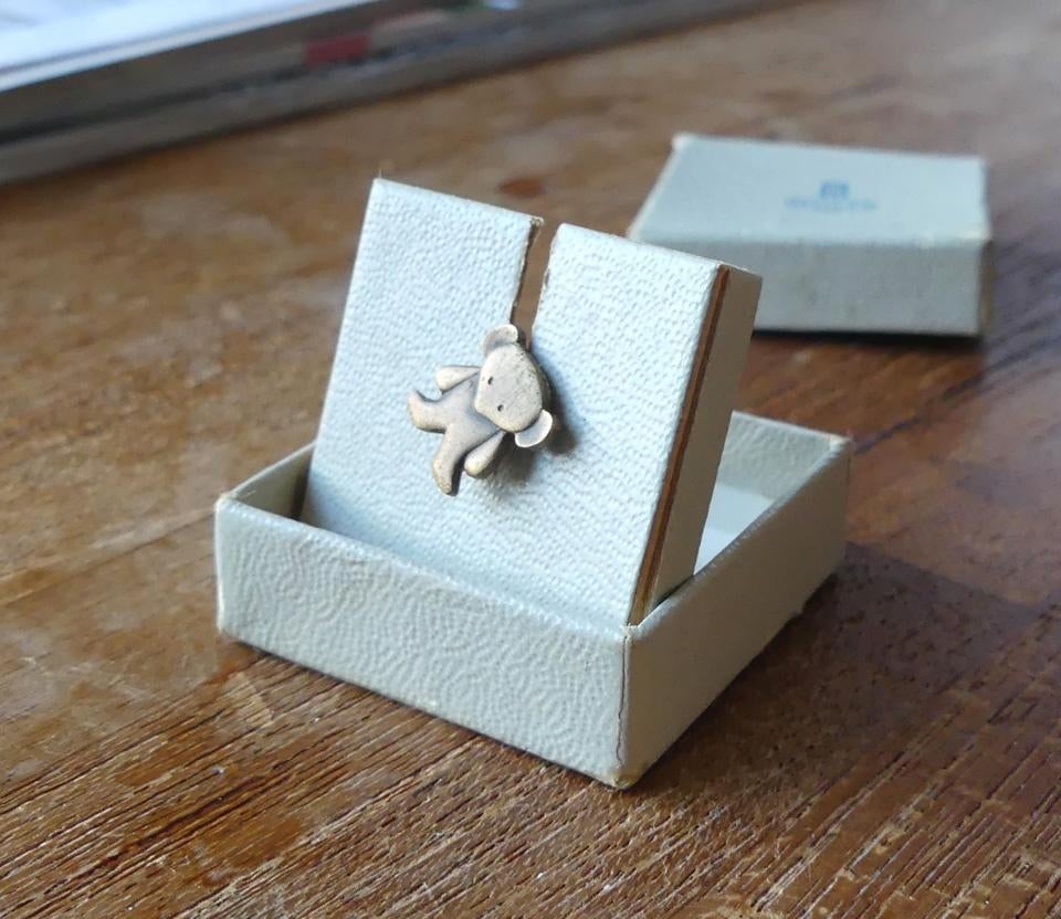 Zwarte Beertjes pin speldje Koninklijke Begeer, Verzamelen, Ophalen of Verzenden, Gebruikt, Figuurtje, Speldje of Pin