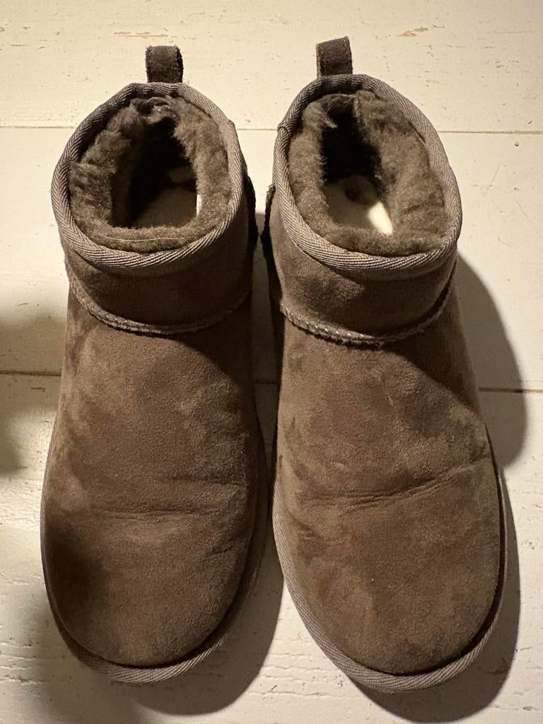 Uggs ultra mini, Kleding | Dames, Schoenen, Ophalen of Verzenden, Zo goed als nieuw, Grijs