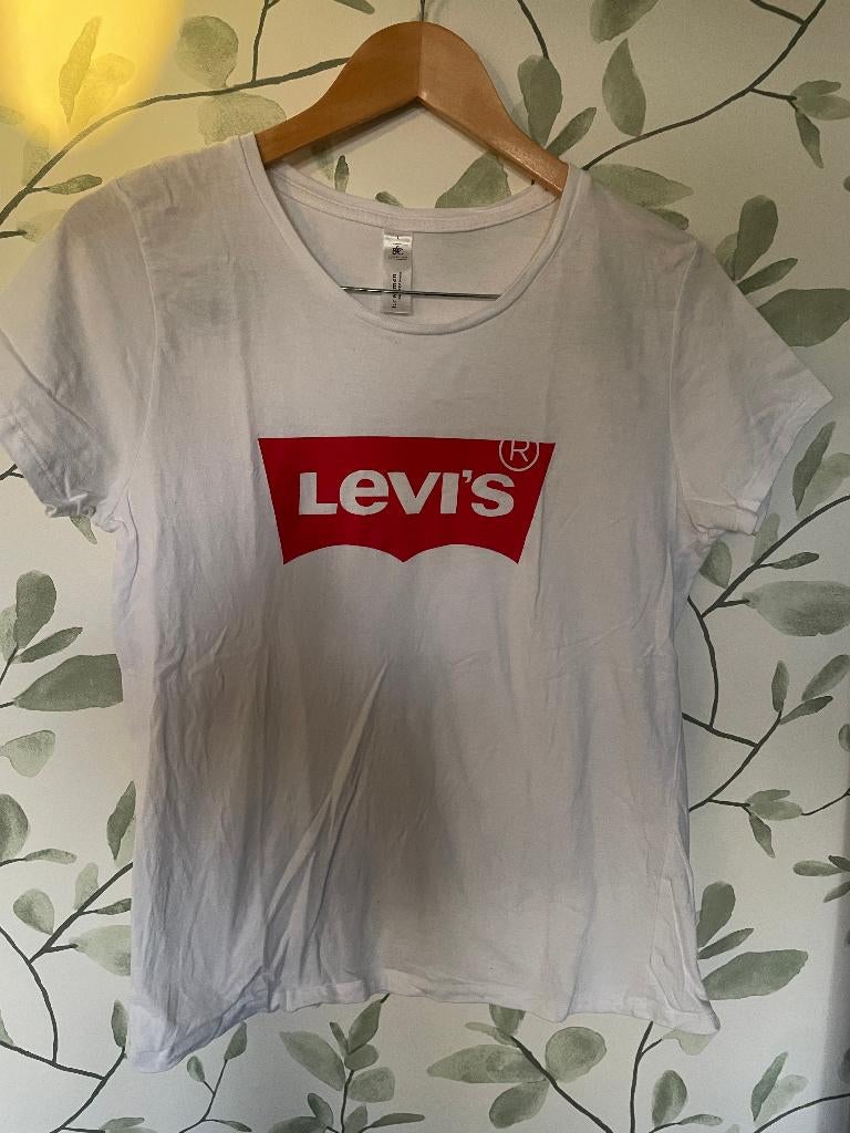Wit B&C t-shirt met letters Levi's maat Large, valt als m, Wit, Maat 42/44 (L), Ophalen of Verzenden, Zo goed als nieuw