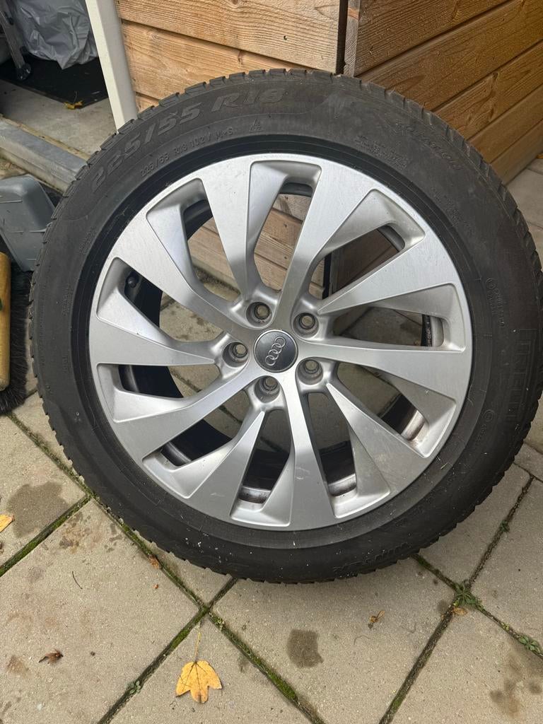 Audi Velgen met Winterbanden 225/55 R18, 18 inch, Gebruikt, Banden en Velgen, Personenwagen