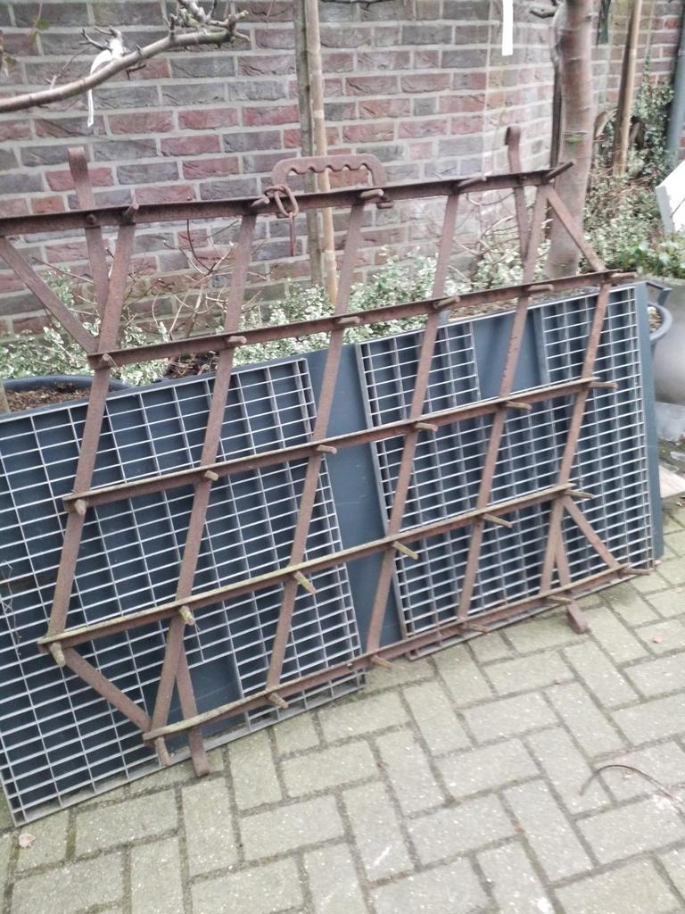 Oude ploegen als decoratie, Antiek en Kunst, Antiek | Gereedschap en Instrumenten, Ophalen