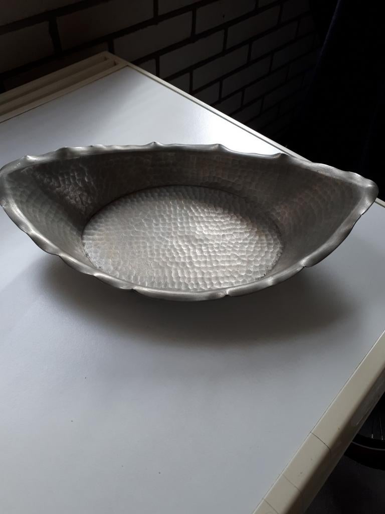 Tinnen Fruitschaal met Gehamerd Design, Antiek en Kunst, Antiek | Tin, Ophalen of Verzenden