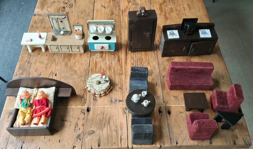Antiek poppenhuis inboedel, Antiek en Kunst, Ophalen