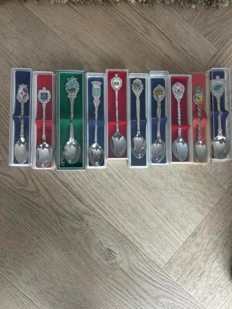 Verzameling van 10 souvenir lepeltjes, Ophalen of Verzenden