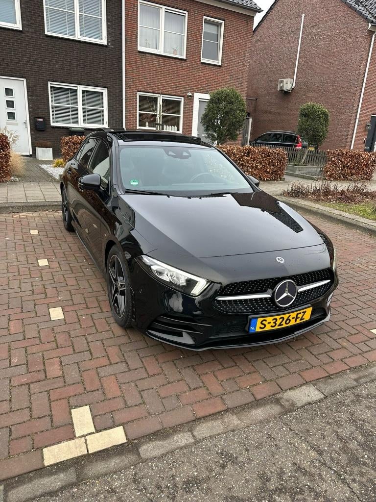 Mercedes-Benz A-Klasse A200 Night Pakket AMG VOL Panorama, Zwart, 4 cilinders, Leder en Stof, 75 €/maand