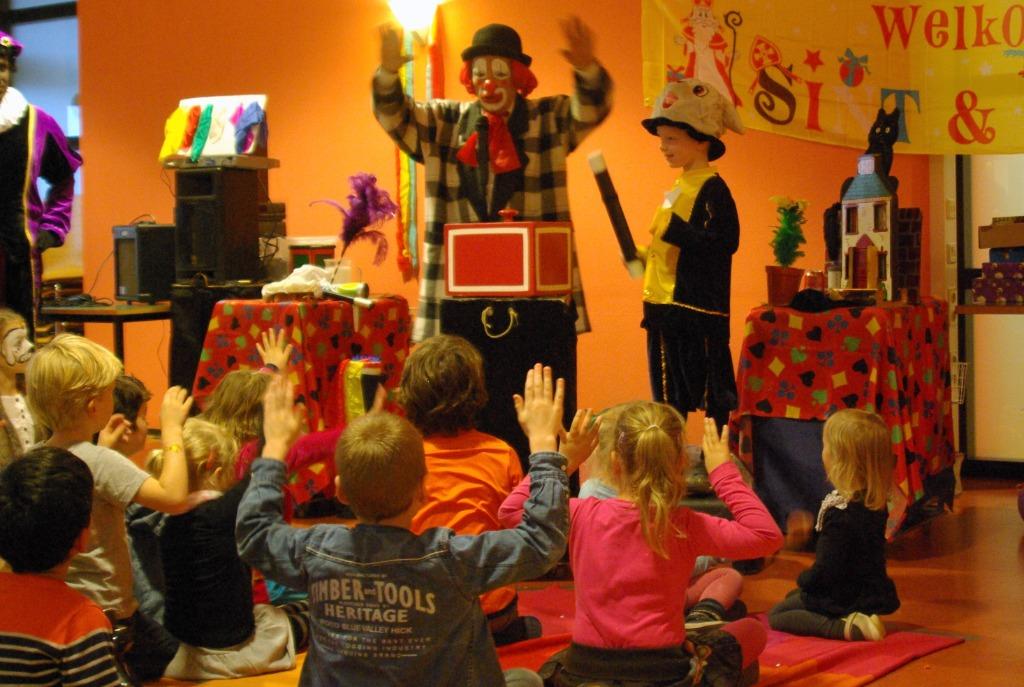 Feest- Goochelaar - Clown - Tafelgoochelaar, Diensten en Vakmensen, Kinderfeestjes en Entertainers, Clowns of Entertainers