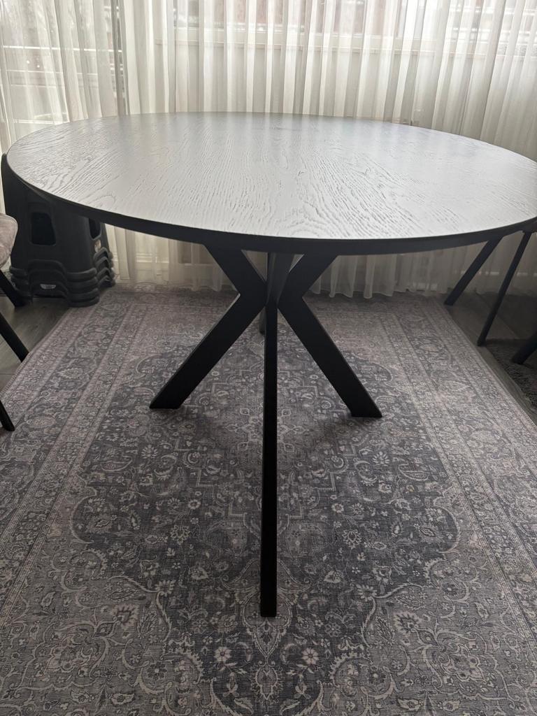Ovale zwarte houten eettafel met spinnenpoot, Ophalen, 100 tot 150 cm, Zo goed als nieuw, Ovaal