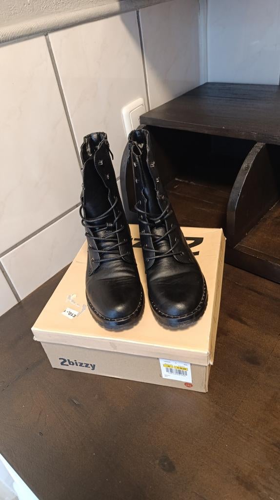 2 Bizzy veterboots maat 40, Kleding | Dames, Ophalen of Verzenden, Zo goed als nieuw, Zwart