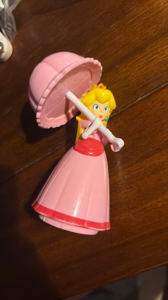 Mc donalds peach van mario, Ophalen of Verzenden, Zo goed als nieuw, Beeldje of Figuurtje
