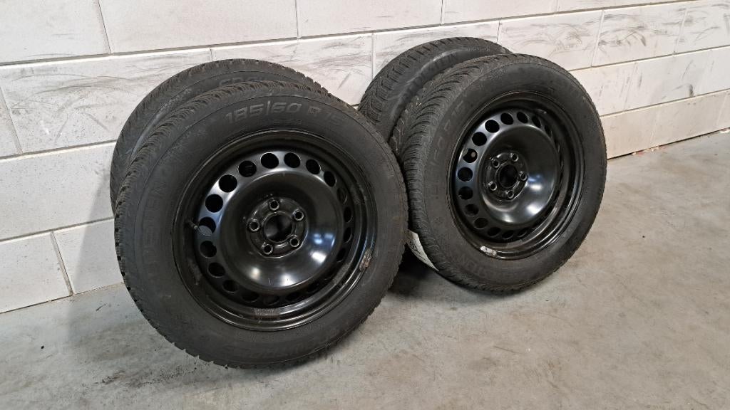 Winterbanden Volkswagen Polo Audi A1 Ibiza Fabia 185/60/15, Gebruikt, 15 inch, Banden en Velgen, Personenwagen