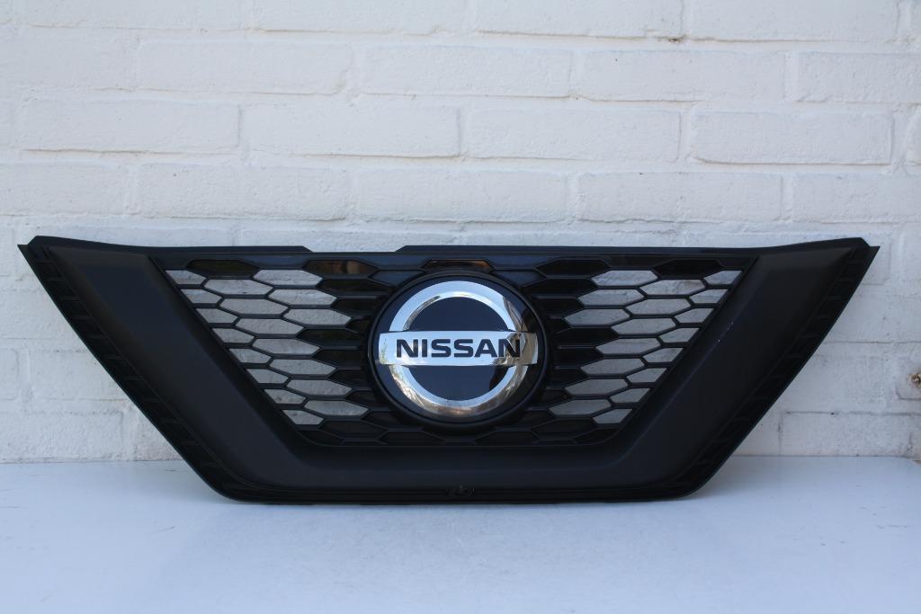 Grill Nissan Qashqai J11 Facelift 'zwart' Origineel + Camera, Auto-onderdelen, Ophalen of Verzenden, Gebruikt, Nissan