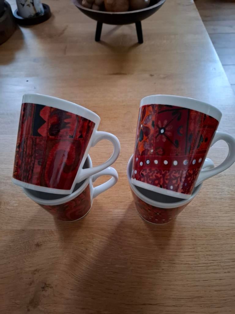 4 super gave mokken van Unicef India mug 2005/2006, Ophalen of Verzenden, Zo goed als nieuw, Overige stijlen, Kop(pen) en/of Schotel(s)