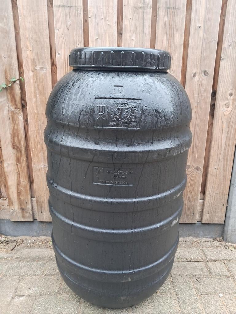 Zwarte regentonnen 220 liter inhoud, Ophalen
