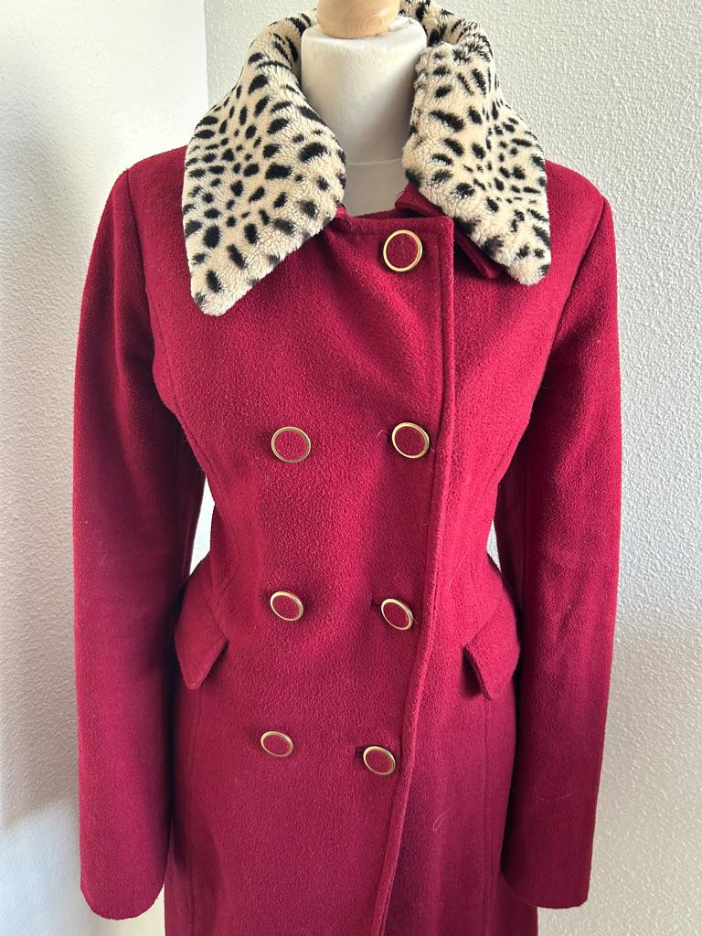 King Louie maat L donkerrode midi winter jas 2712, Kleding | Dames, Jassen | Winter, Maat 42/44 (L), Ophalen of Verzenden, Zo goed als nieuw