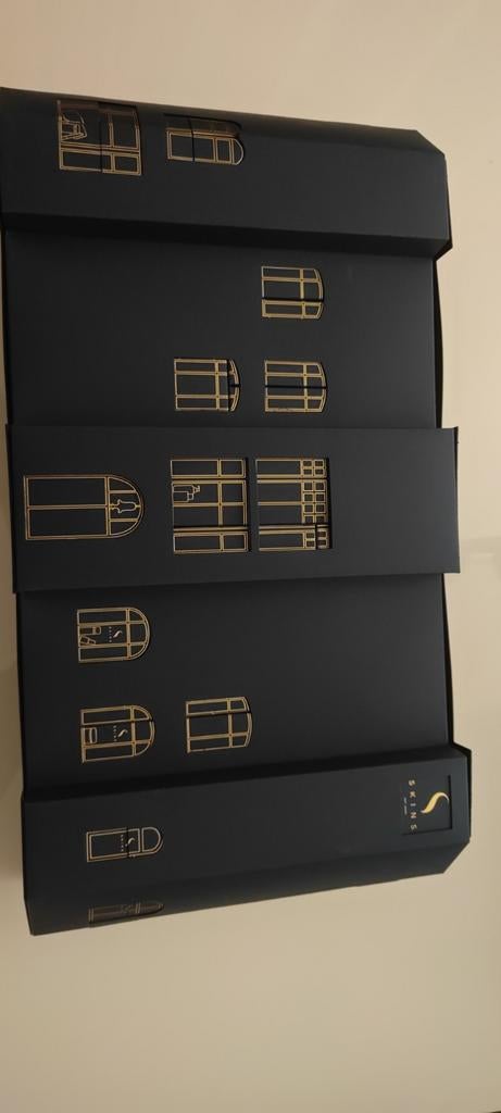Skins Boutique Edition Adventskalender - Nieuw en ongeopend!, Sieraden, Tassen en Uiterlijk, Uiterlijk | Cosmetica en Make-up