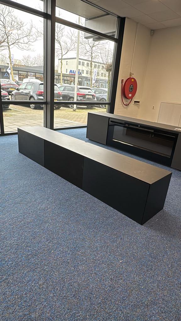 Zwart TV-meubel / Dressoir - Hangend Model, Ophalen, Kunststof, Nieuw, 200 cm of meer