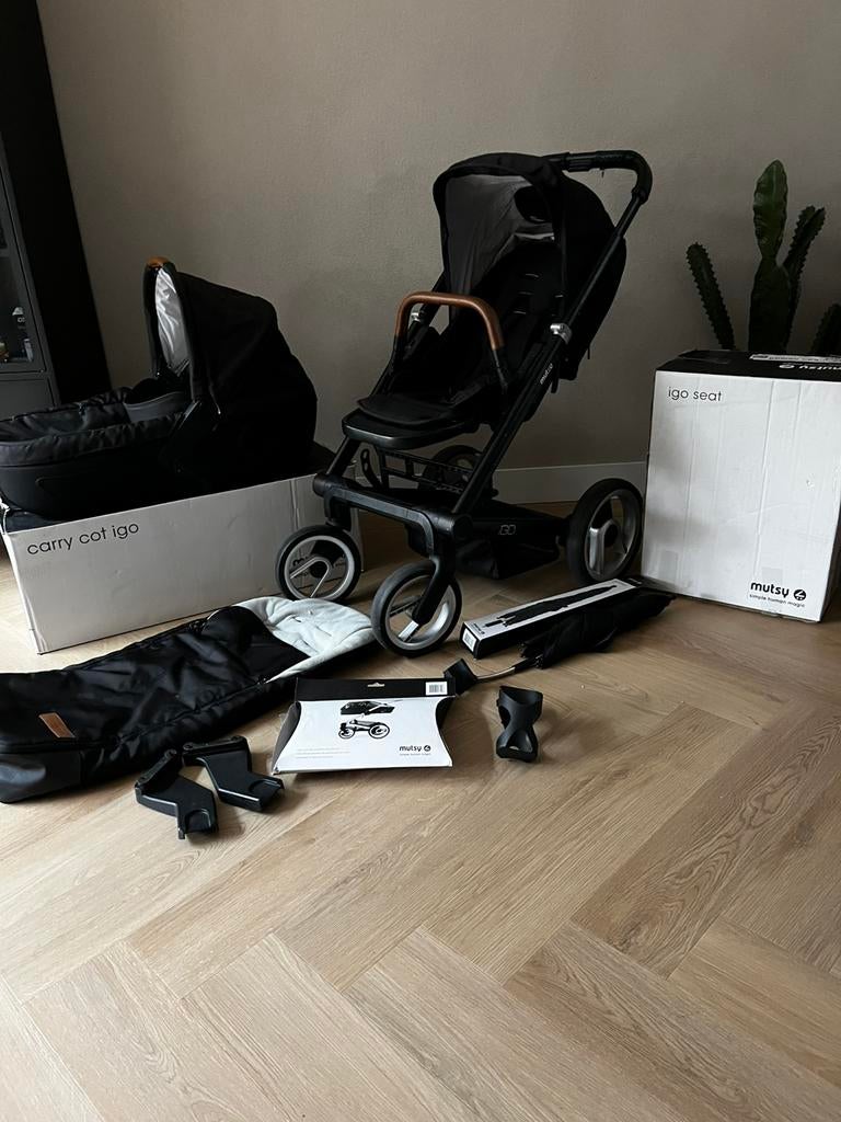 Mutsy IGO complete set. Zwart wandelwagen, Kinderen en Baby's, Kinderwagens en Combinaties, Gebruikt, Mutsy, Verstelbare duwstang